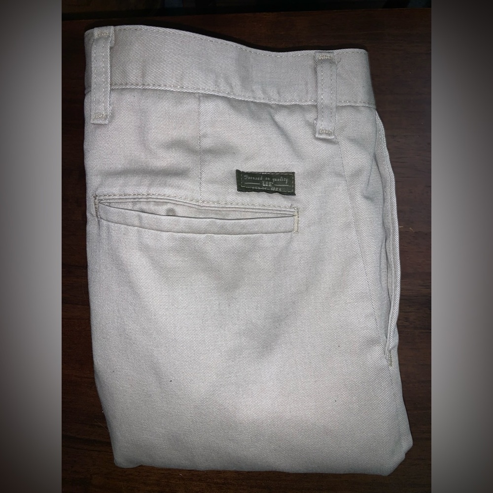 Lee’s Relaxed Fit Light Khaki 42•32